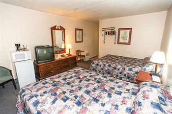 Super 8 By Wyndham Kirkland Hotel