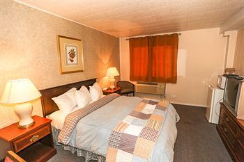 Super 8 By Wyndham Kirkland